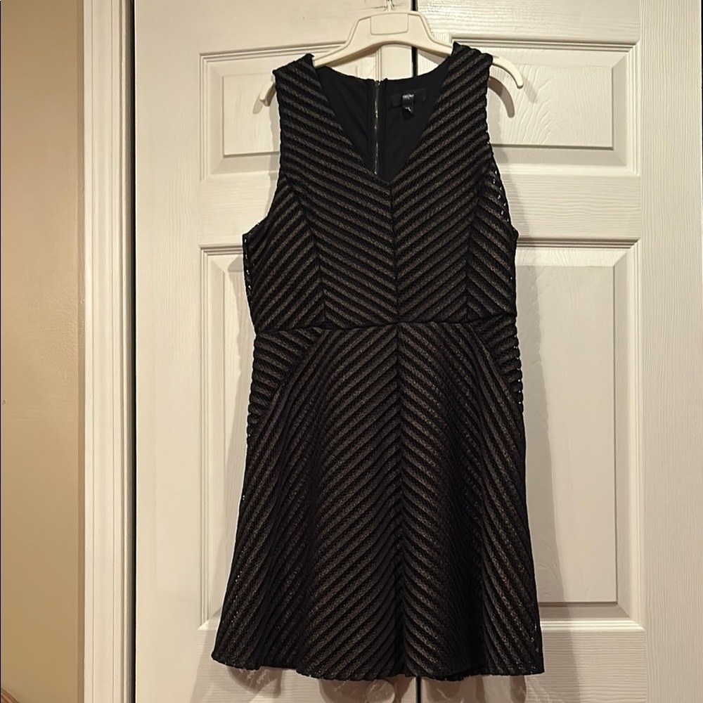 Mossimo Supply Co - XL - Black and Gold A-Line Knee Length Chevron Design Dress.